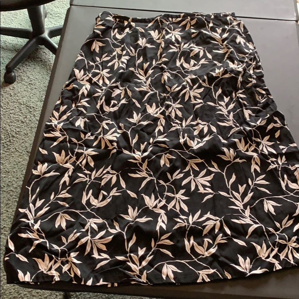 Jaclyn Smith floral skirt